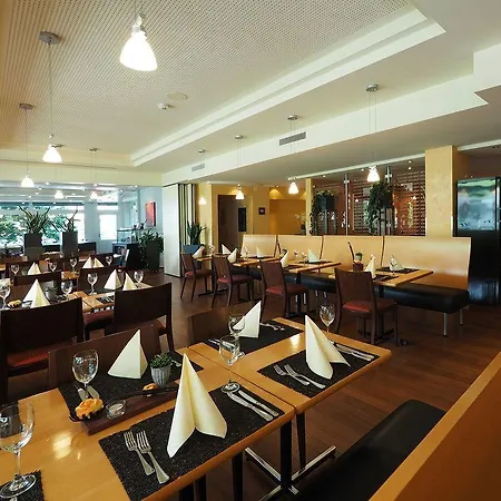 Hotel Holiday Thun Szálloda 3*