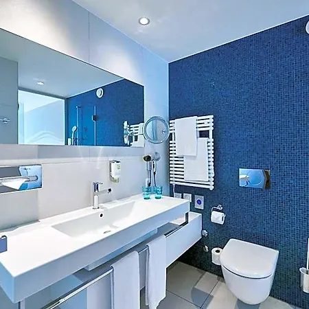 Szálloda Hotel Holiday Thun