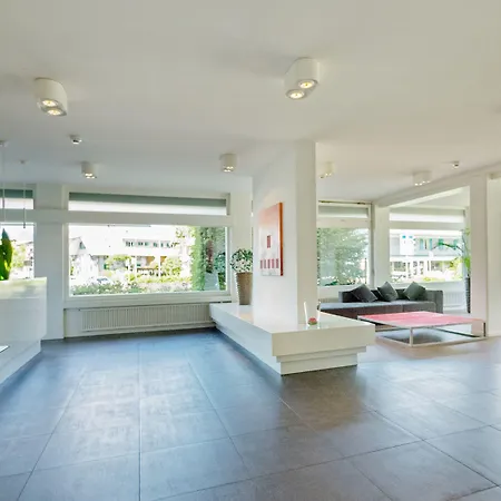 Hotel Holiday Thun Szálloda Thun