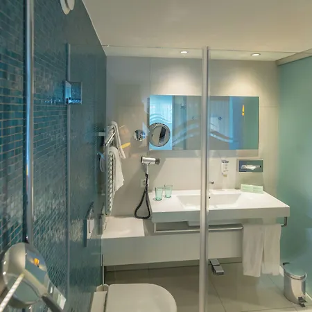 Szálloda Hotel Holiday Thun Thun