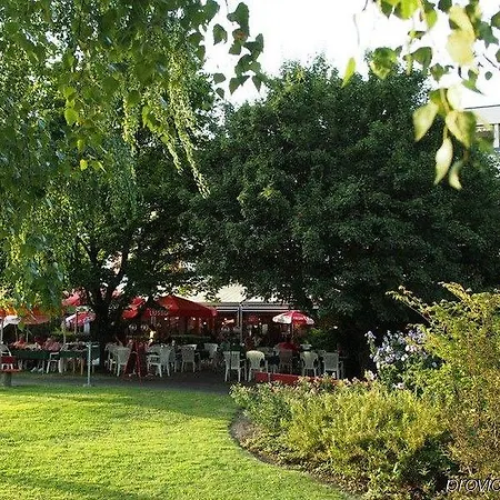 Szálloda Hotel Holiday Thun
