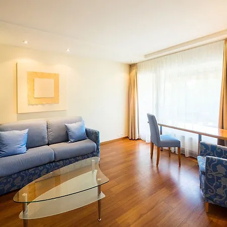 Szálloda Hotel Holiday Thun Thun