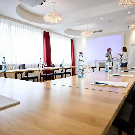 Hotel Holiday Thun Отель Тун