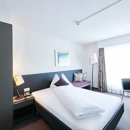 Отель Hotel Holiday Thun 3*