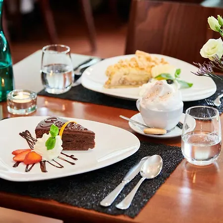 Отель Hotel Holiday Thun Тун