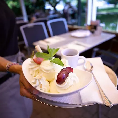 Отель Hotel Holiday Thun 3*