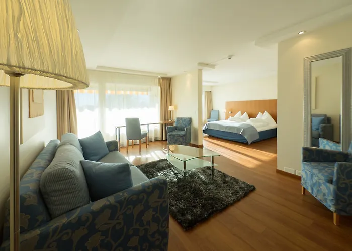 Hotel Hotel Restaurant Holiday Thun