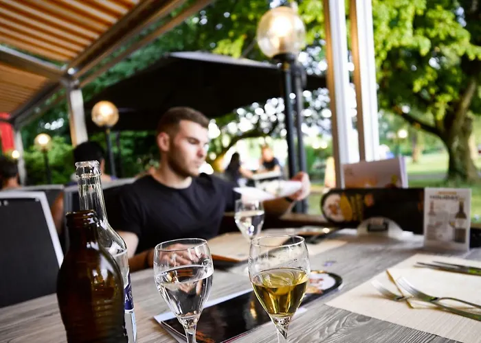 Hotel Hotel Restaurant Holiday Thun