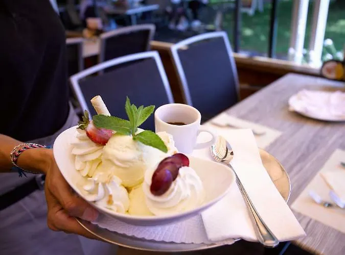 Hotel Restaurant Holiday 3*