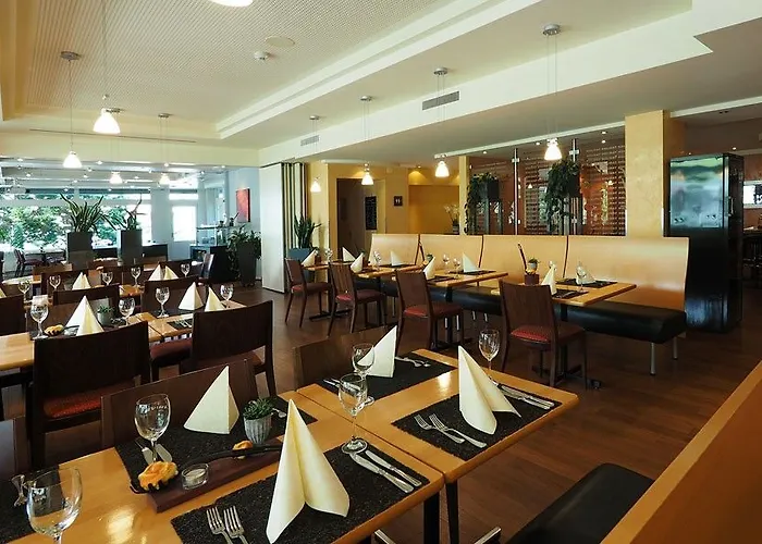 Hotel Hotel Restaurant Holiday Thun