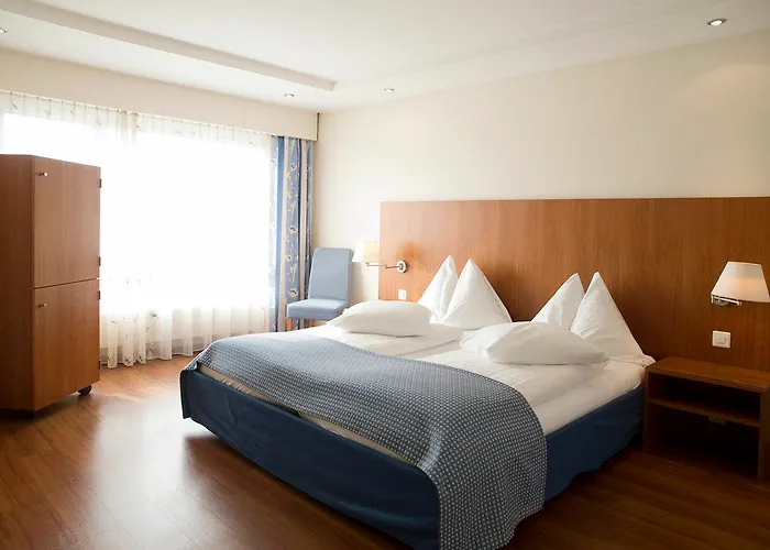 Hotel Hotel Restaurant Holiday Thun