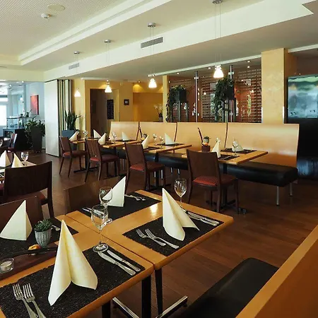 假日酒店及餐厅 3*